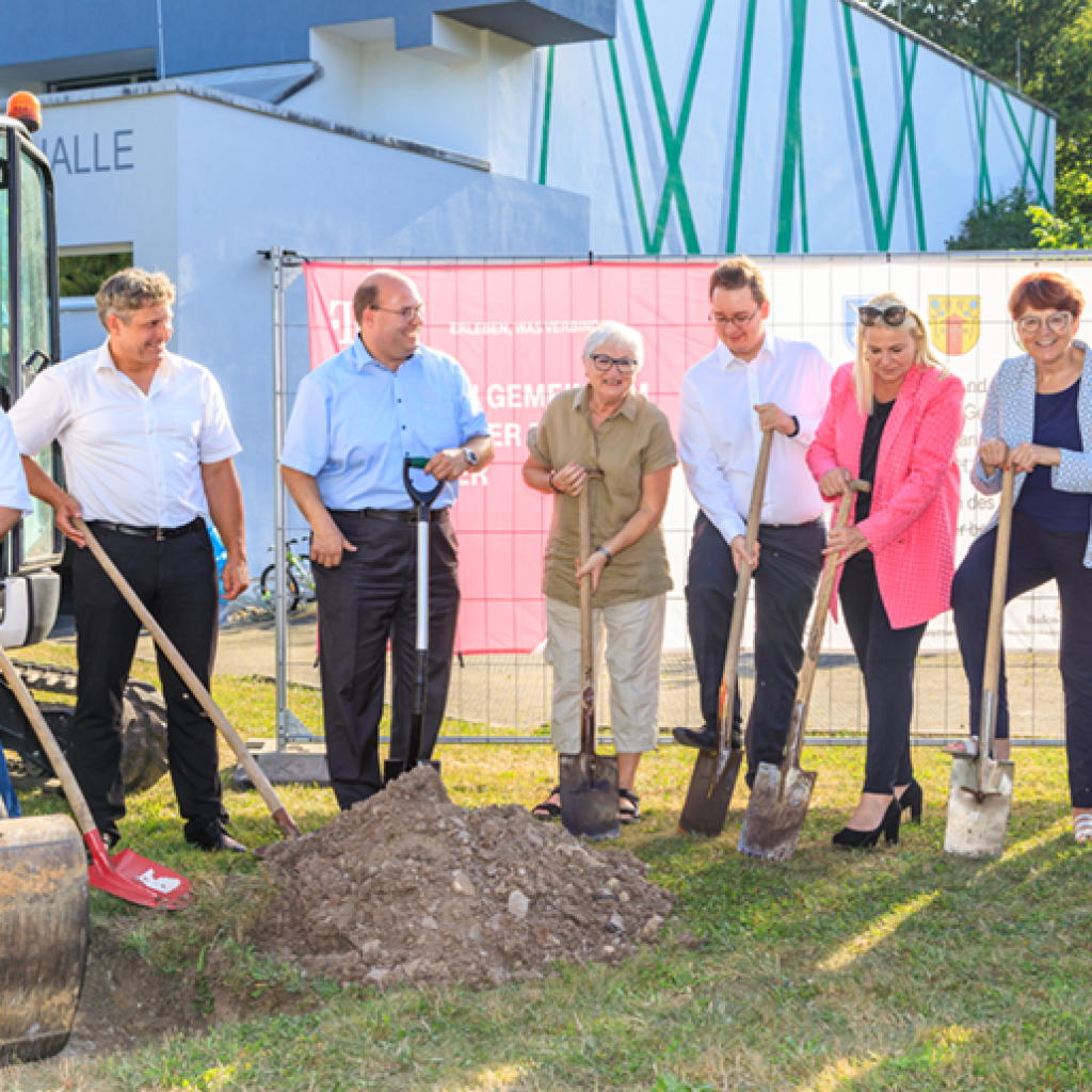 Dr. Inge Gräßle-Spatenstich Glasfasernetz in Murrhardt