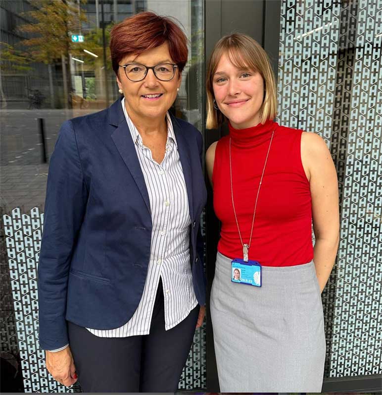 Dr. Inge Gräßle mit Giulia